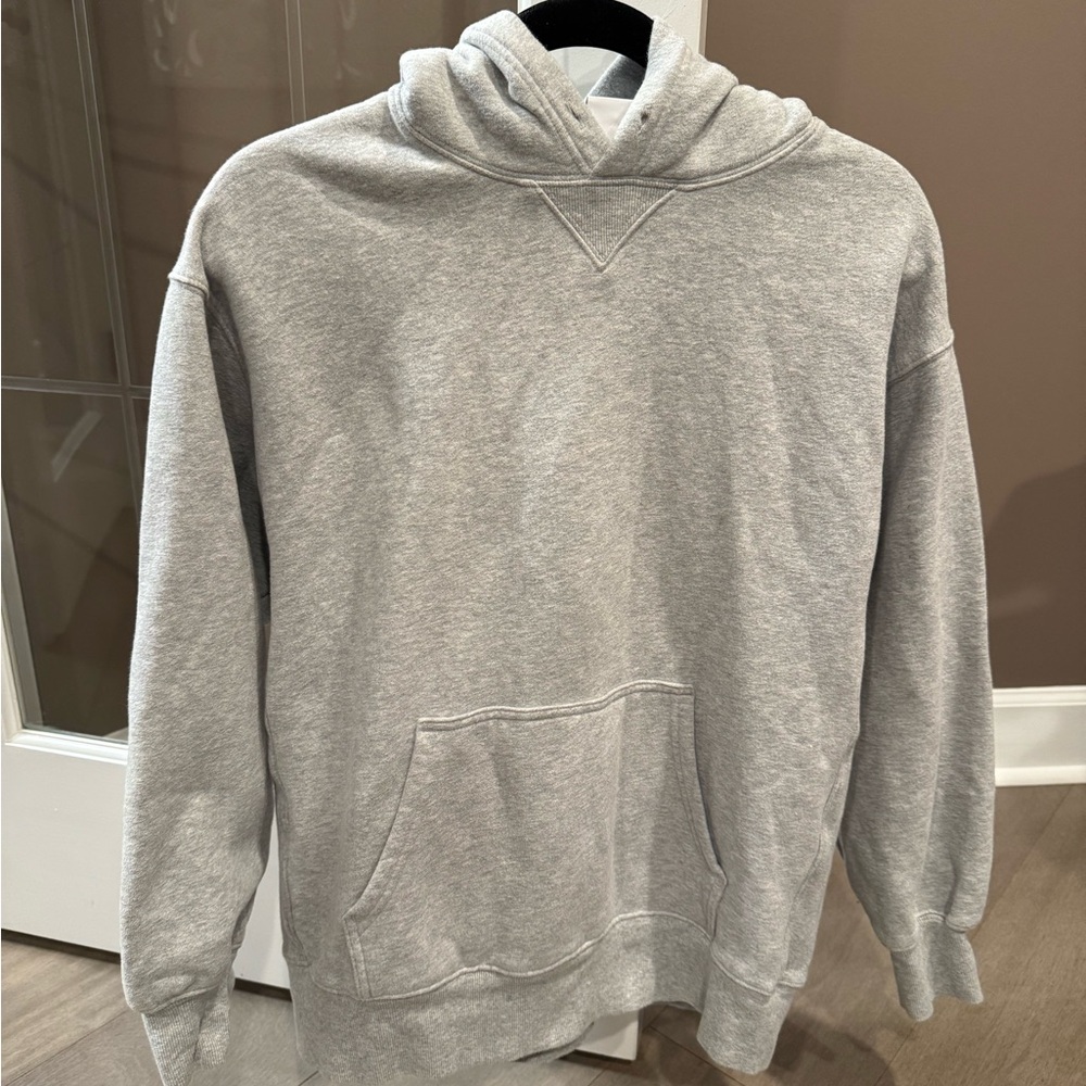 Aritzia Gray Women’s Hoodie size small boyfriend fit Sweatfleece CLOUD CHROME